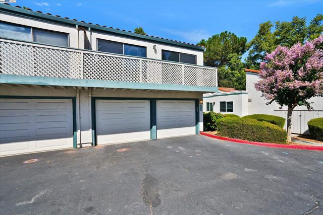 4374 Valley Ave, Pleasanton CA: https://media.crmls.org/mediaz/f0f5dbde-7923-425f-b8a3-3ad532f34a5f.jpg