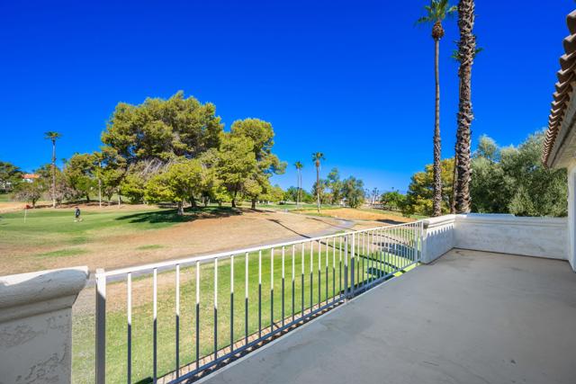 357 Desert Falls E Drive, Palm Desert CA: https://media.crmls.org/mediaz/f0f5e467-a116-4d5f-aacd-0fe287b22b25.jpg