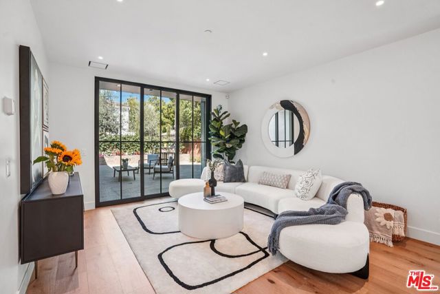4034 Coolidge Avenue, Culver City CA: https://media.crmls.org/mediaz/f0f6ca68-087b-4730-b459-02783bdffb89.jpg