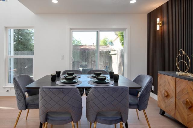 498 Via Royal, Walnut Creek CA: https://media.crmls.org/mediaz/f0f74265-2a9f-475b-a5c7-9dbbf5cb5947.jpg
