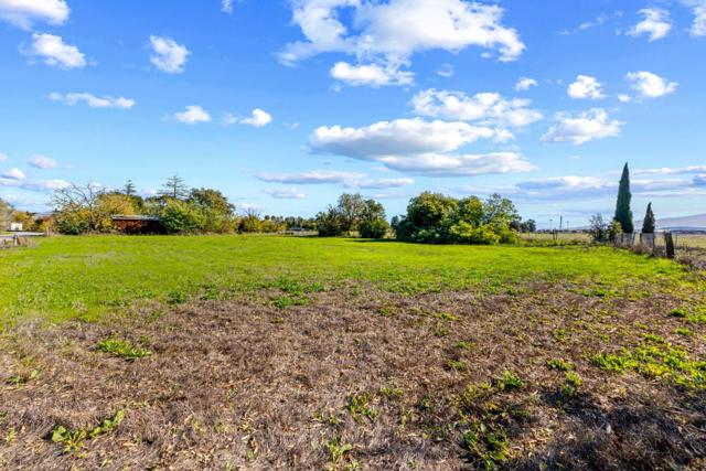 10395 Santa Teresa Boulevard, Gilroy CA: https://media.crmls.org/mediaz/f0f81a5c-c985-4d37-b35e-9335bfad57ee.jpg