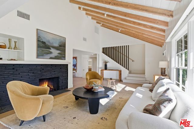 7401 Costello Avenue, Van Nuys CA: https://media.crmls.org/mediaz/f0f850c8-4197-4941-ad56-ef1ba92deba9.jpg