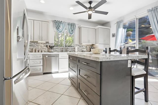 Detail Gallery Image 14 of 41 For 868 Panella Ct, Oceanside,  CA 92057 - 4 Beds | 2 Baths