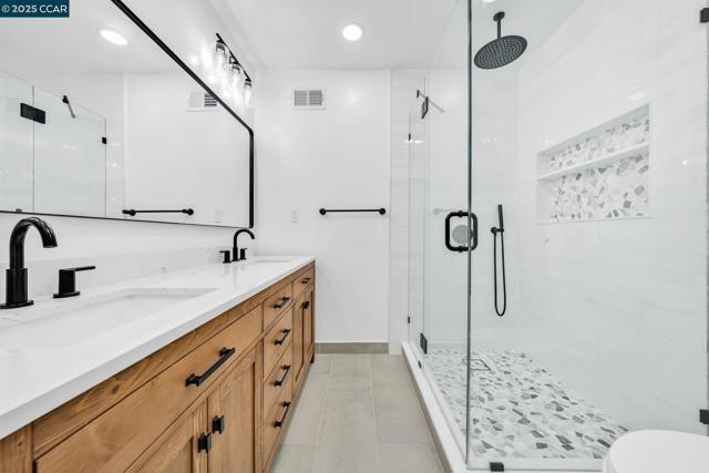 205 Castle Hill Ranch Rd, Walnut Creek CA: https://media.crmls.org/mediaz/f0f89740-b373-429b-854c-f79a51ff5869.jpg
