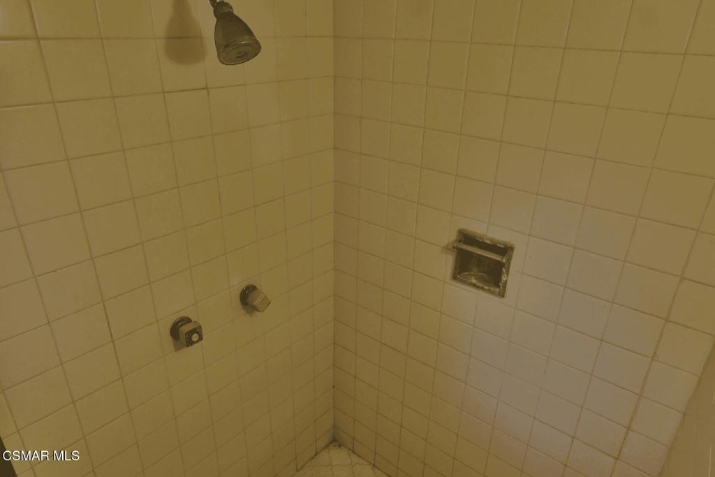 https://media.crmls.org/mediaz/f0f8aa10-d8c9-4307-b86a-83ff162e56dd.jpg?preset=X-Large