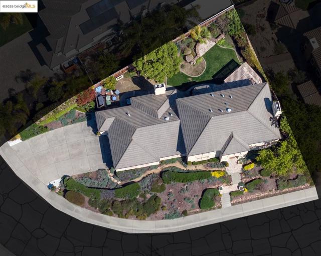 3266 Congressional Cir, Fairfield CA: https://media.crmls.org/mediaz/f0f8fc7e-b747-4140-b333-1a766afd81af.jpg