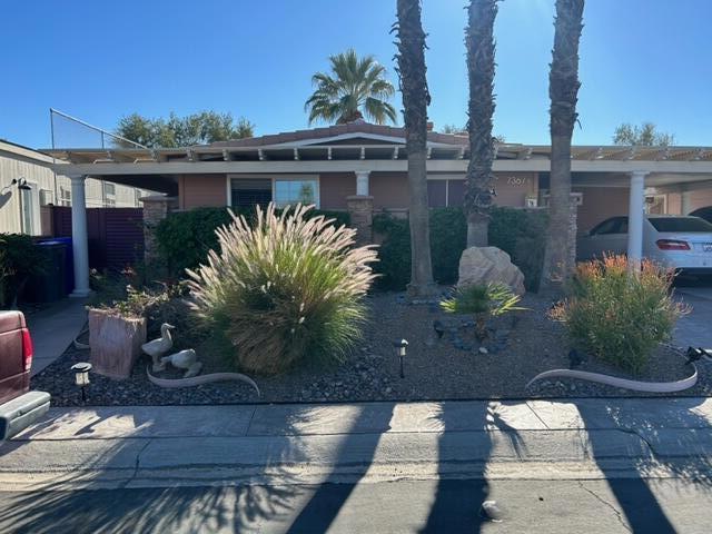 73671 Half Way Drive, Palm Desert CA: https://media.crmls.org/mediaz/f0fa0776-9d49-4b40-925a-2c39d2d645d9.jpg