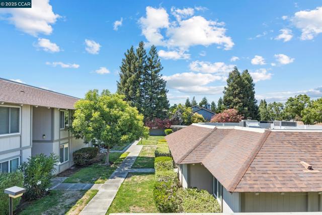 825 Oak Grove Rd, Concord CA: https://media.crmls.org/mediaz/f0fa2a89-c8e9-45ac-9d7f-9c924699e430.jpg