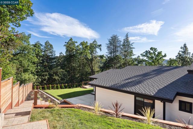 17 Julianne Ct, Walnut Creek CA: https://media.crmls.org/mediaz/f0fa79d5-ab90-4211-986c-5ea0f2f02314.jpg