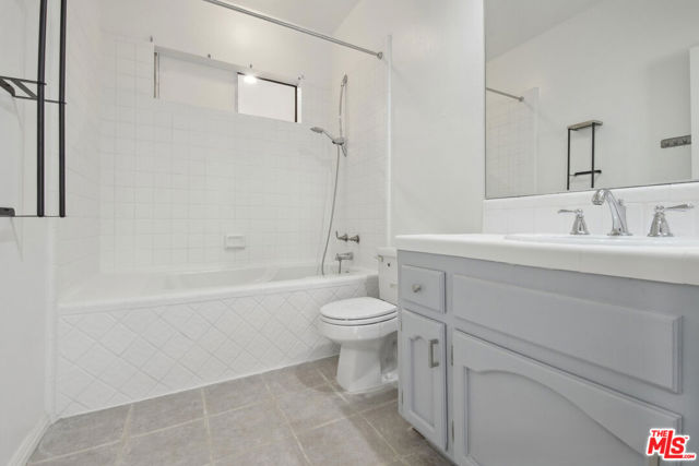 5527 Columbus Avenue, Sherman Oaks CA: https://media.crmls.org/mediaz/f0fabcbb-cca3-437f-b9cf-fba702b15aec.jpg