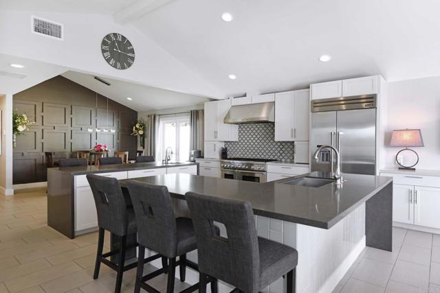 7068 Estrella De Mar, Carlsbad CA: https://media.crmls.org/mediaz/f0fb3d9b-024c-4d2d-9733-638a1c1955b8.jpg