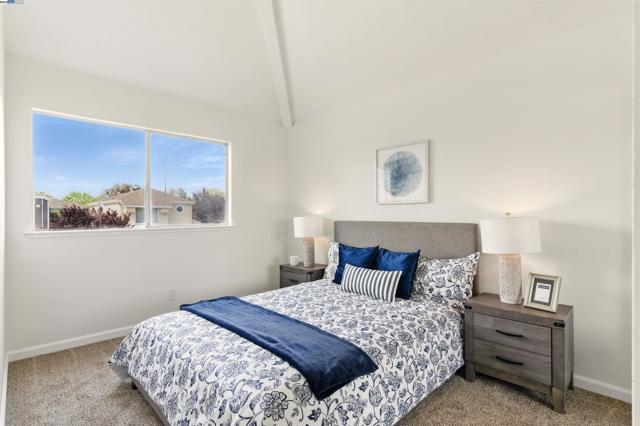 33243 Sunriver Cmn, Fremont CA: https://media.crmls.org/mediaz/f0fb7e9b-9b82-4ac3-ac2f-b5faea6be950.jpg