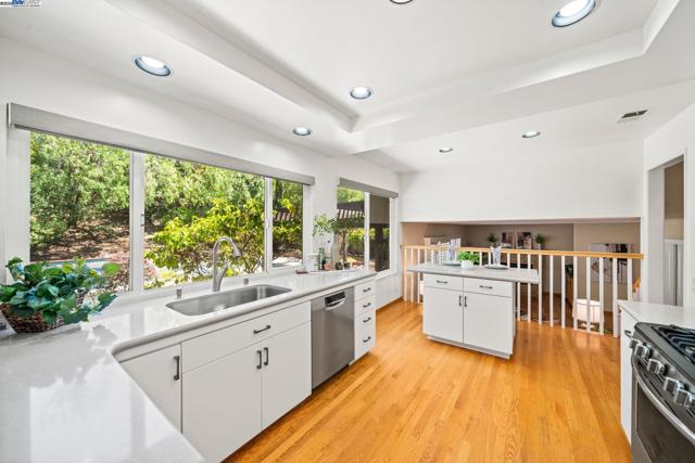 868 Madeira Dr, Pleasanton CA: https://media.crmls.org/mediaz/f0fb8aac-fe9f-43ef-8f84-f2040c3904bd.jpg