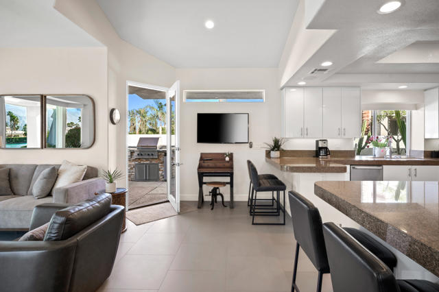 47325 Via Koron, La Quinta CA: https://media.crmls.org/mediaz/f0fbc2af-8a36-4251-be6e-30dca94219d3.jpg