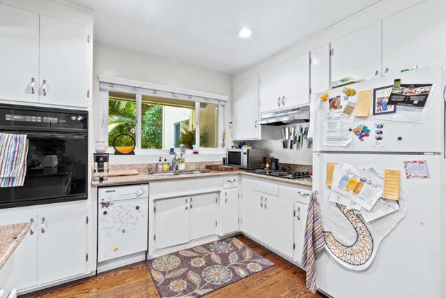810 Cambridge Avenue, Menlo Park CA: https://media.crmls.org/mediaz/f0fc02c3-a2cb-449e-95ea-d63b7730b2e0.jpg