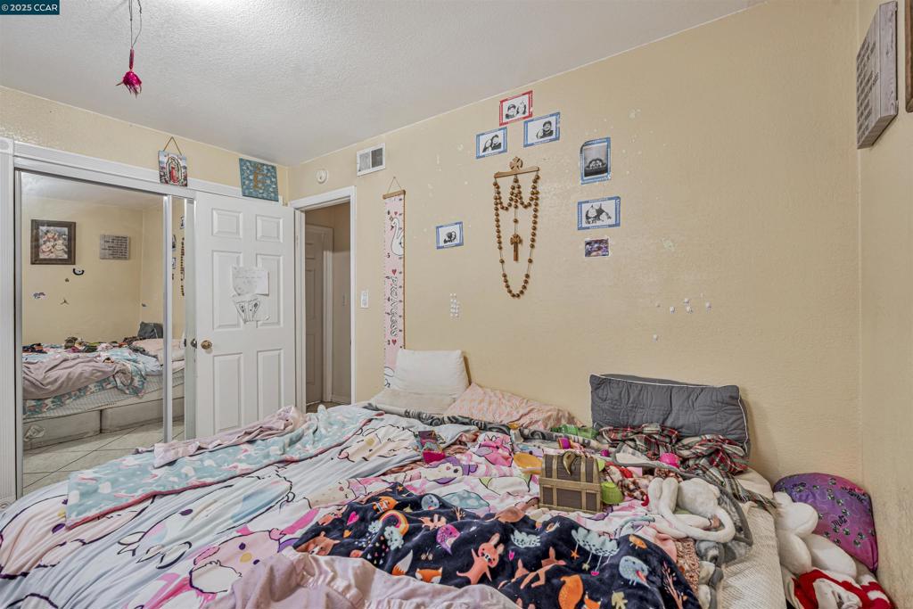 https://media.crmls.org/mediaz/f0fc3121-f757-4b68-ba33-915b4c0e7534.jpg?preset=X-Large