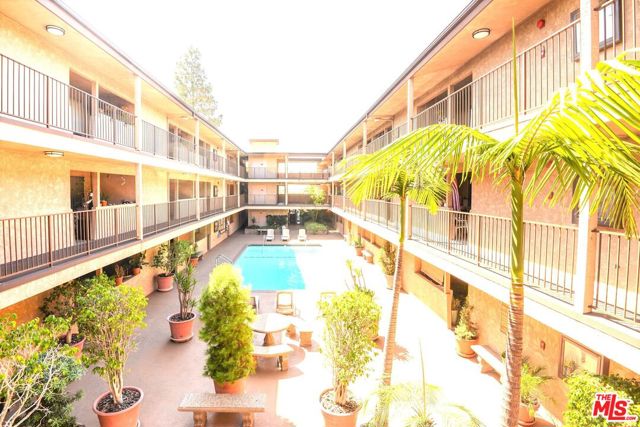 2501 W Redondo Beach Boulevard, Gardena CA: https://media.crmls.org/mediaz/f0fc57ee-a1b1-4e6a-808a-24514e06b8f4.jpg