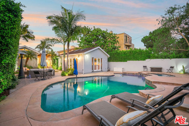 1116 Stanford Street, Santa Monica CA: https://media.crmls.org/mediaz/f0fc6343-567b-438a-b3a6-6811c43f6dad.jpg