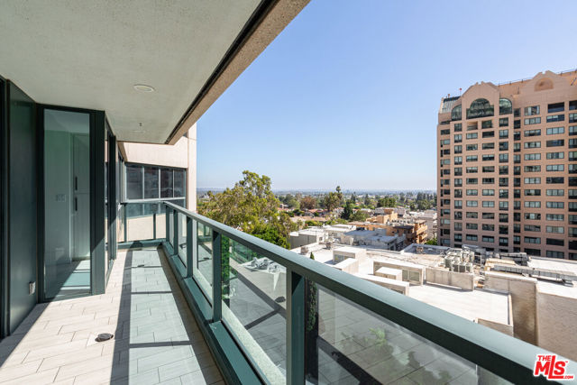 10490 Wilshire Boulevard, Los Angeles CA: https://media.crmls.org/mediaz/f0fcbb8c-cead-4137-8e14-57f7e39cecaa.jpg