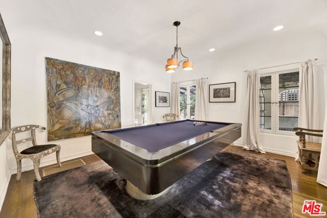 634 N Highland Avenue, Los Angeles CA: https://media.crmls.org/mediaz/f0fcdaff-35be-49fa-847a-c12ac170e208.jpg