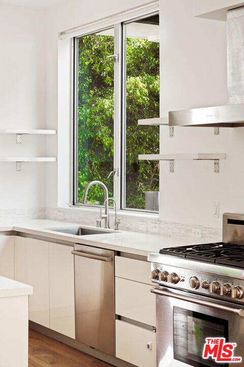 616 N Croft Avenue, West Hollywood CA: https://media.crmls.org/mediaz/f0fcecfa-54f1-4d5d-ad9b-404fbff76a35.jpg
