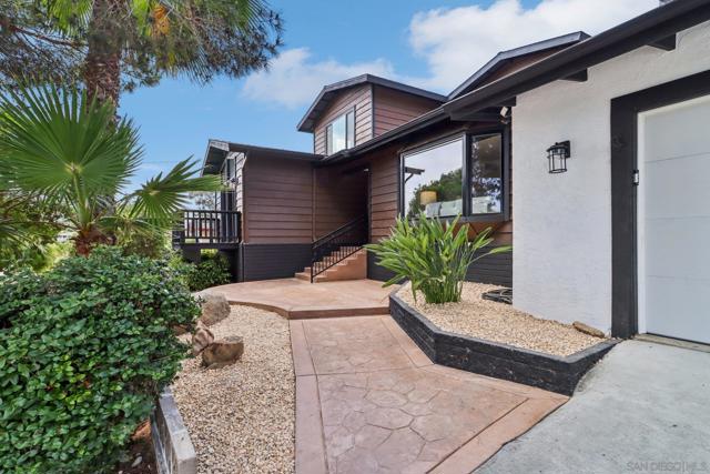 8560 Sunrise Ave, La Mesa CA: https://media.crmls.org/mediaz/f0fd74c0-be37-4bd6-bad0-cac8dc2fa55b.jpg