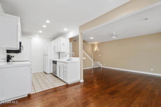1228 Kirkford Way, Westlake Village CA: https://media.crmls.org/mediaz/f0fd85fe-bd9d-41e3-ae2d-4fe092e17e8b.jpg