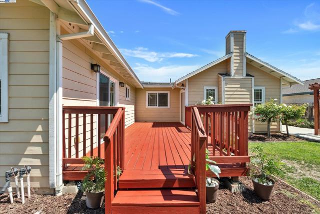 37659 Granville Dr, Fremont CA: https://media.crmls.org/mediaz/f0fda985-3bd3-4682-881f-17c0978e1c11.jpg