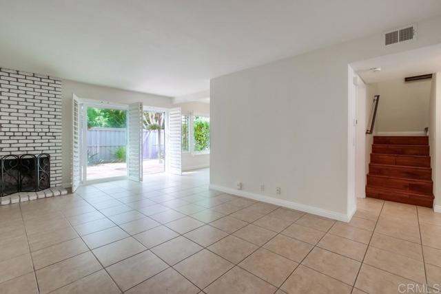 8037 Caminito Mallorca, La Jolla CA: https://media.crmls.org/mediaz/f0fe07a6-2826-4353-ae58-b1d71c737093.jpg