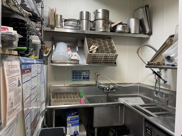 2931 2931 16th Street, San Francisco CA: https://media.crmls.org/mediaz/f0fef324-dddd-4811-b519-4dfafe53fdd3.jpg
