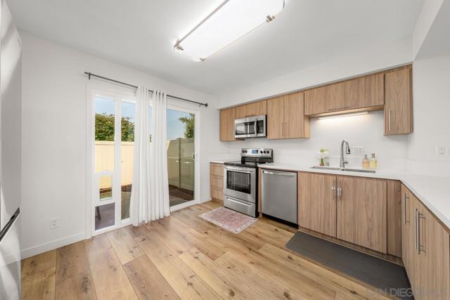 5800 Lake Murray Blvd, La Mesa CA: https://media.crmls.org/mediaz/f0ffd02b-53ee-4773-8ec0-1f4cc475a364.jpg