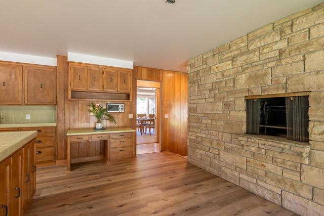 10 Ring Lane, Carmel Valley CA: https://media.crmls.org/mediaz/f100631d-32f6-4646-86b1-790409b7c180.jpg