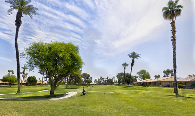 51 Sunrise Drive, Rancho Mirage CA: https://media.crmls.org/mediaz/f100b72a-68ae-4dec-98b5-0a2323b1bd71.jpg