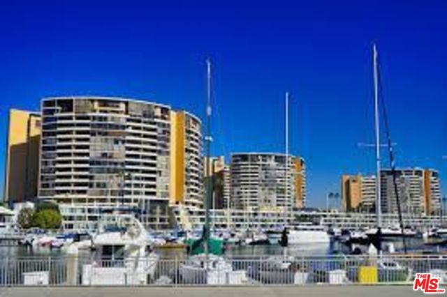 4265 Marina City Dr, Marina del Rey CA: https://media.crmls.org/mediaz/f100ee6c-85ee-48f2-9c52-14c3d8bd8bd1.jpg
