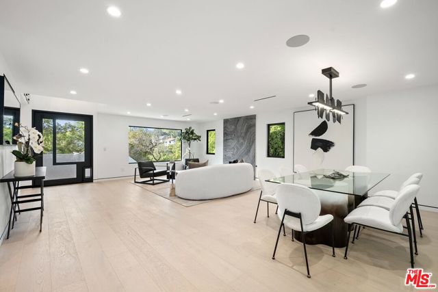 3290 N Knoll Drive, Los Angeles CA: https://media.crmls.org/mediaz/f100f8ee-7b15-4698-8152-7058624fb666.jpg