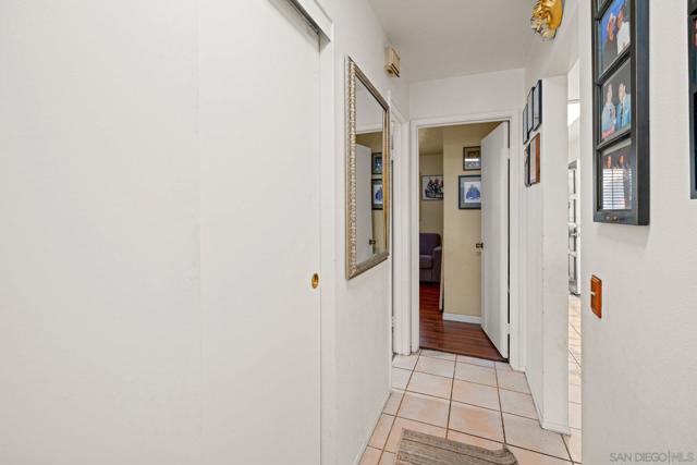 Image 24 of 33 For 2540 Clairemont Dr  307