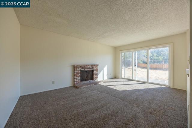 139 Thrush Ct, Hercules CA: https://media.crmls.org/mediaz/f102983e-dc88-480a-b995-2b2c24ae83bf.jpg