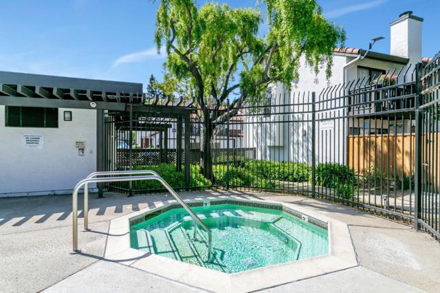 771 Williamsburg Way, Gilroy CA: https://media.crmls.org/mediaz/f10361ad-816b-4989-8df8-a65565995943.jpg
