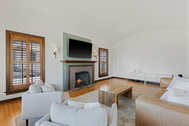4374 Adams Ave, San Diego CA: https://media.crmls.org/mediaz/f103ca09-60c7-4fc3-8abf-c9393652e554.jpg