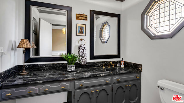 4559 Morella Avenue, Valley Village CA: https://media.crmls.org/mediaz/f103f5d9-8398-4e0b-8364-d57dc57bf0d5.jpg