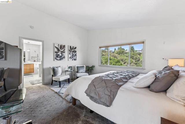 4963 Stoneridge Ct, Oakland CA: https://media.crmls.org/mediaz/f1046cd6-8fd9-42ce-9e98-b75e447834ec.jpg