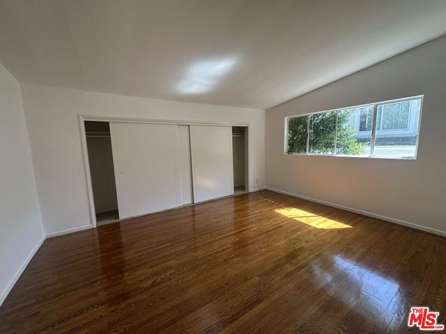 1555 San Ysidro Drive, Beverly Hills CA: https://media.crmls.org/mediaz/f1050854-bd48-471c-b9e9-352b19e51b2f.jpg