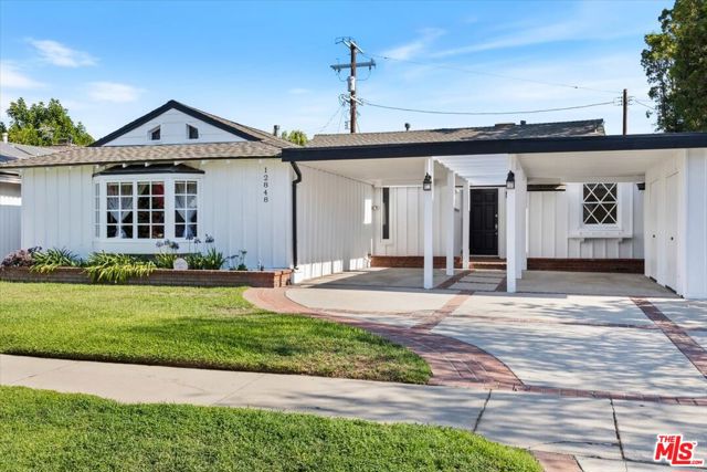 12848 Tiara Street, Valley Village CA: https://media.crmls.org/mediaz/f10538cd-0028-4ae9-83cc-8db6788cd9b7.jpg
