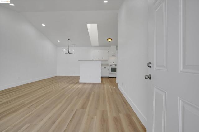835 Villa Ter, Brentwood CA: https://media.crmls.org/mediaz/f1055326-b518-4581-ae0b-4715b36a3002.jpg
