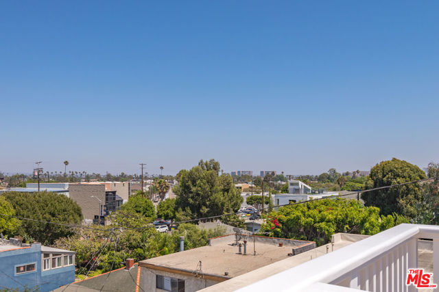 120 Vista Place Venice, California This custom Venice home features 3 bedrooms all with ensuite bathrooms, large walk-in closets, and balconies. Fully equipped with 2 large living areas, walnut hardwood floors throughout, top of the line stainless steel appliances, laundry, and a large private front yard. The great outdoor living space is perfect for entertaining, complete with a roof top deck, built in BBQ and 2 car parking garage. Located on a desirable walk street just minutes to the beach, Main Street, Rose Ave. and Abbot Kinney. This rare Venice home is not to be missed!