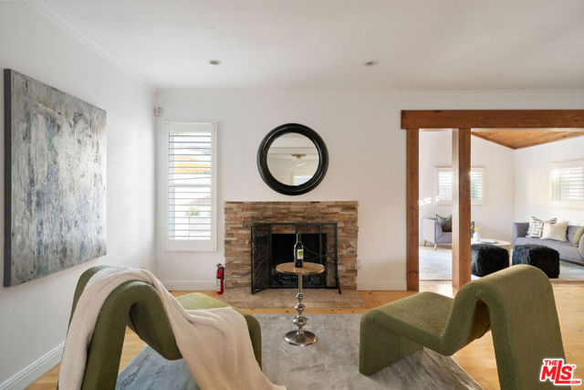 20212 Oxnard Street, Woodland Hills CA: https://media.crmls.org/mediaz/f1059666-2867-4de1-8e0d-7c92df7321b2.jpg