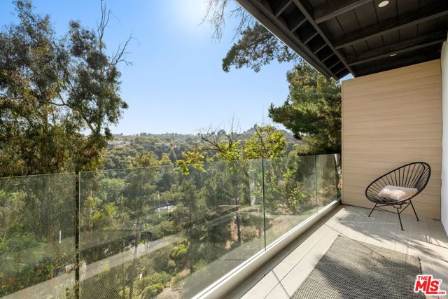 8583 Skyline Drive, Los Angeles CA: https://media.crmls.org/mediaz/f1067fc9-a336-4827-887d-d64ce5acc6a8.jpg