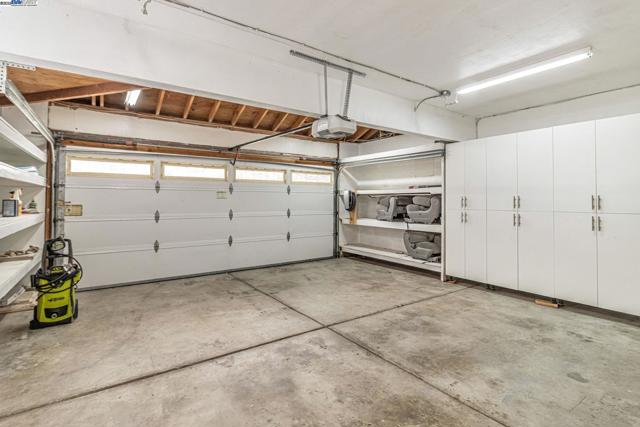 19052 Mount Lassen Drive, Castro Valley CA: https://media.crmls.org/mediaz/f1068836-7a5f-4f8e-9242-7d85890a1963.jpg