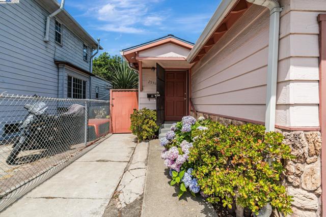 2538 E 16Th St, Oakland CA: https://media.crmls.org/mediaz/f106b6cc-3bdc-446d-be84-ee3a85b34012.jpg