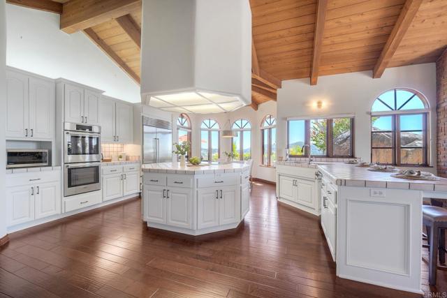 Detail Gallery Image 13 of 52 For 3040 Palm Hill Dr, Vista,  CA 92084 - 3 Beds | 2/1 Baths